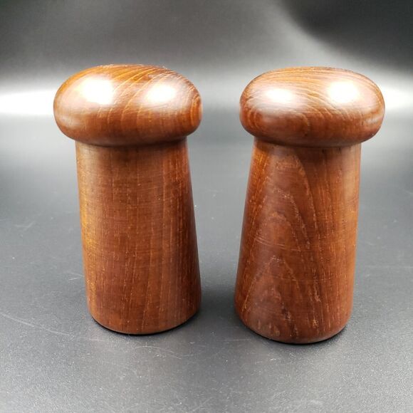 Vintage Wood Mushroom Salt And Pepper Shakers Large Carved Teak Stovetop 4" MCM - Picture 5 of 9